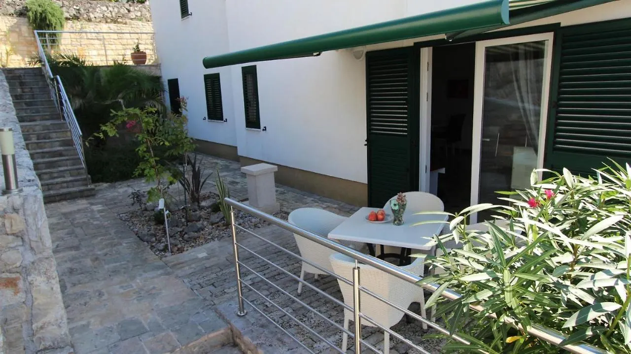 Guest house Apartments Adria Malinska