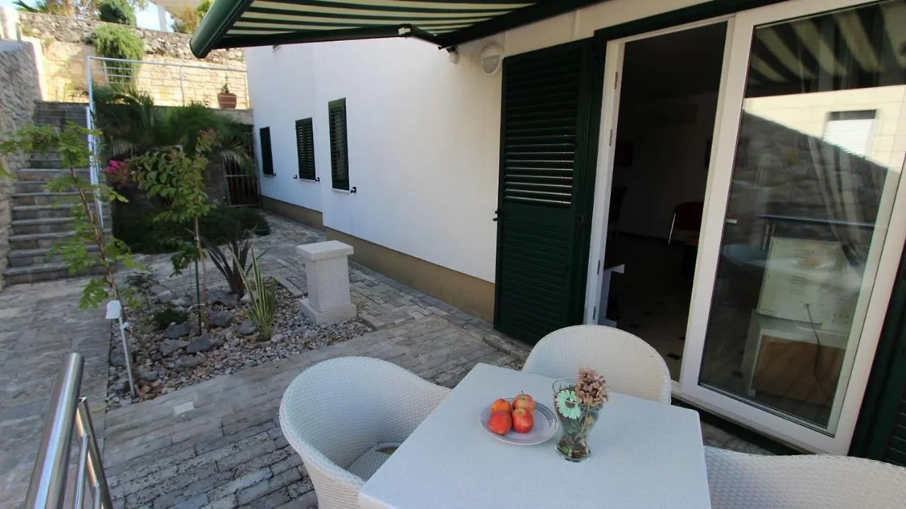 Guest house Apartments Adria Malinska