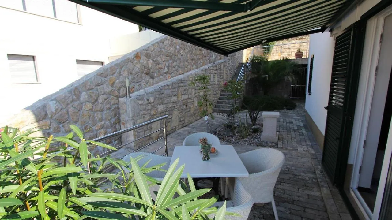 Guest house Apartments Adria Malinska