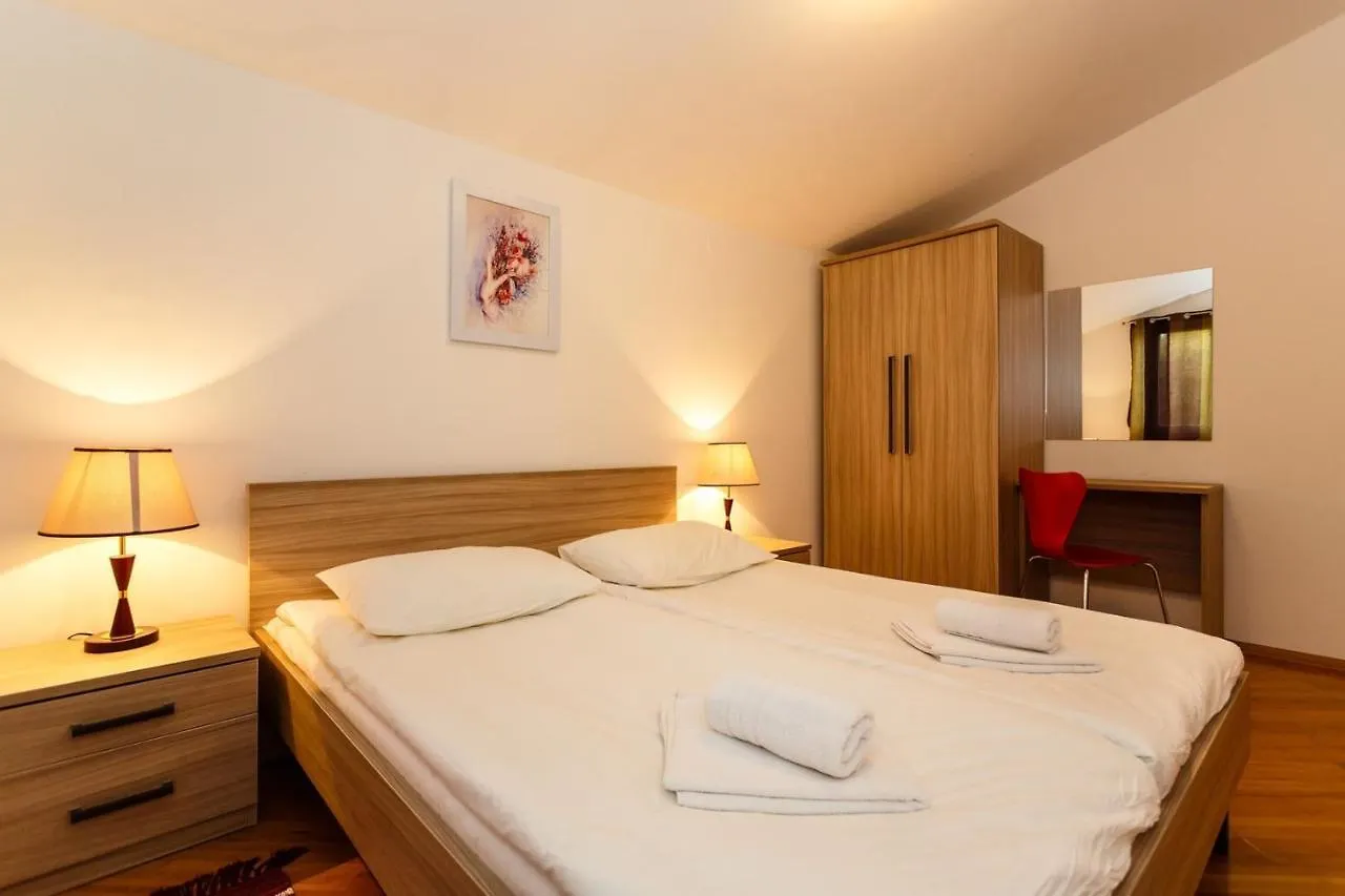 Apartments Adria Malinska 0*,