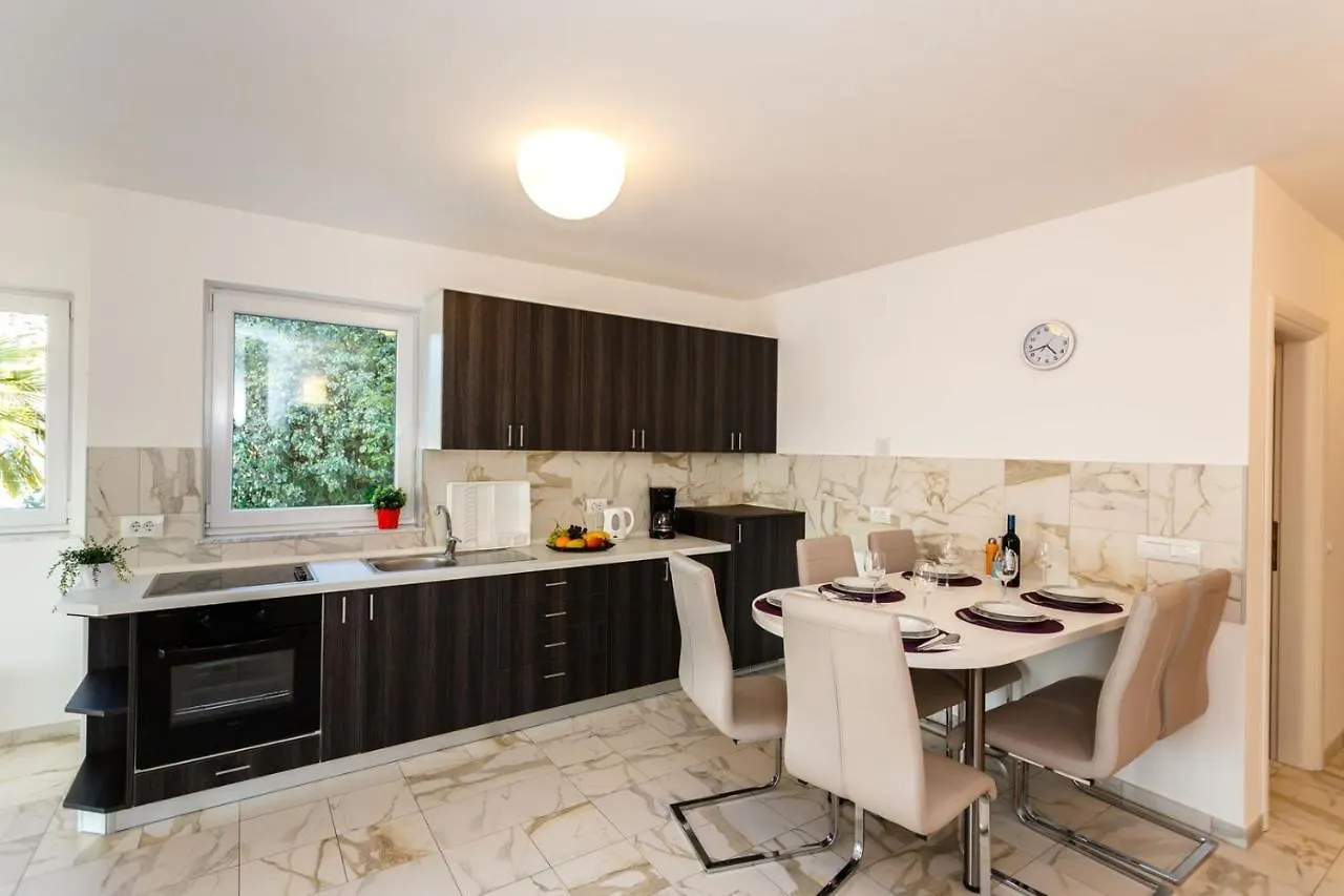 Apartments Adria Malinska 0*,